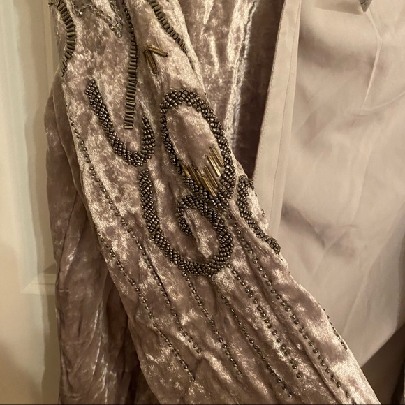 ❌ SOLD ❌ Chico’s size 2 gray/silver velvet jacket - Picture 12 of 14